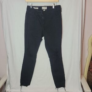 Universal Thread Black Skinny Jeans with Tapered Leg